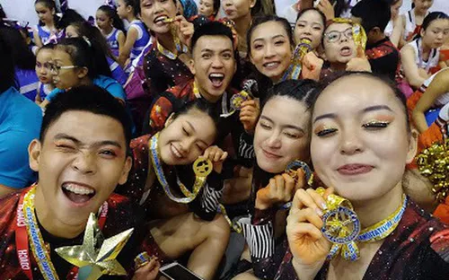 Nhóm bạn trẻ từ Hà Nội vô địch giải cheerleading quy mô châu Á