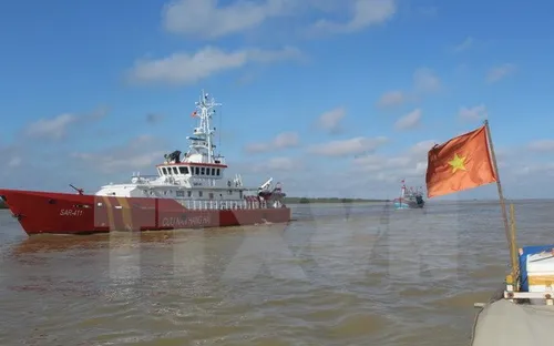 Nỗ lực tìm kiếm 13 ngư dân mất tích trên vùng biển Vịnh Bắc Bộ