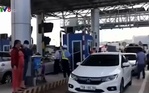 Liên tục xả trạm thu phí BOT Ninh An, Khánh Hòa