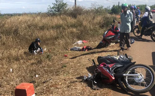 Xe tải tông xe máy, 3 chị em trong một gia đình tử vong