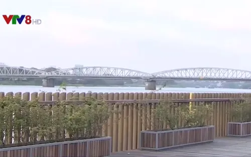 Khánh thành cầu đi bộ bằng gỗ lim trên sông Hương