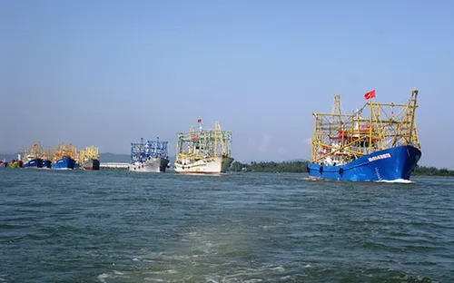 Ngư dân tăng cường phương tiện đánh bắt vươn khơi xa