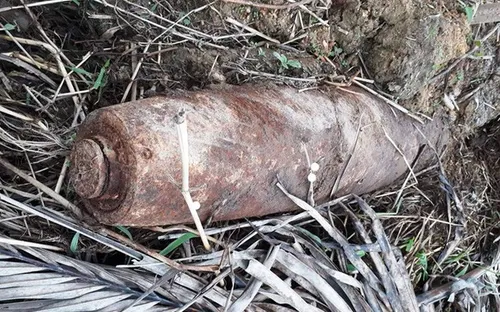 Quảng Ngãi: Phát hiện quả bom nặng hơn 1 tạ khi nạo vét mương