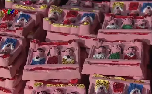 Rộn ràng làng nghề đúc tượng Ông Táo hàng trăm năm tuổi