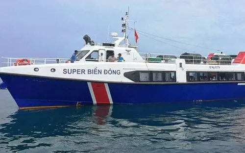 Quảng Ngãi: Tàu khách siêu tốc tông chìm tàu cá