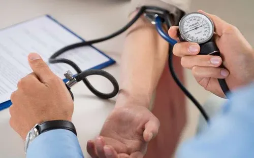 Phòng tránh tăng huyết áp cao khi trời chuyển lạnh