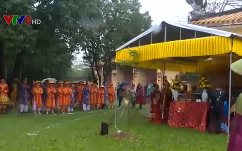 Tái hiện lễ dựng nêu trong hoàng cung xưa