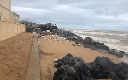 Phú Yên khẩn trương khắc phục sạt lở do triều cường