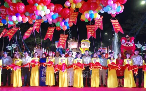 Đường hoa Xuân "Đồng Xoài mùa Xuân - Tương lai": Một thành phố trẻ năng động, sáng tạo