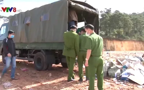 Công an Lâm Đồng tiêu hủy gần 9.000 hàng hóa nhập lậu
