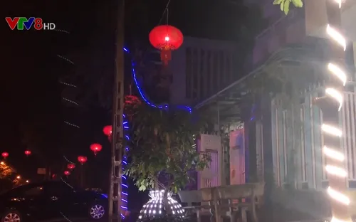 Quảng Ngãi: Trang trí phố lồng đèn tưng bừng đón Tết