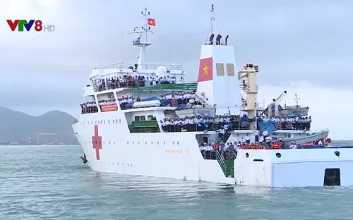 Tàu xuất bến mang quà Tết đến với chiến sĩ và nhân dân Trường Sa