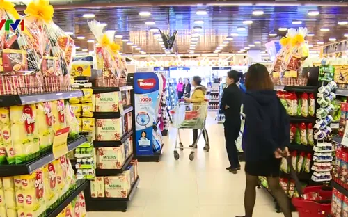 Bánh kẹo ngày Tết: Đa dạng mẫu mã, ưu tiên chất lượng