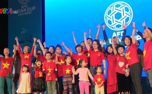 Cổ động viên nhí sang UAE tiếp sức đội tuyển Việt Nam