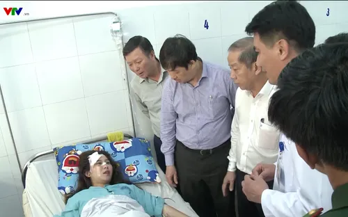 Khẩn trương cấp cứu người bị tai nạn tại đèo Hải Vân