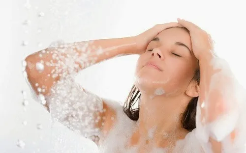 Có nên tắm nước nóng khi trời lạnh?