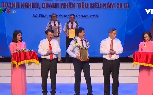 Lãnh đạo tỉnh Hà Tĩnh đối thoại và tôn vinh doanh nhân tiêu biểu