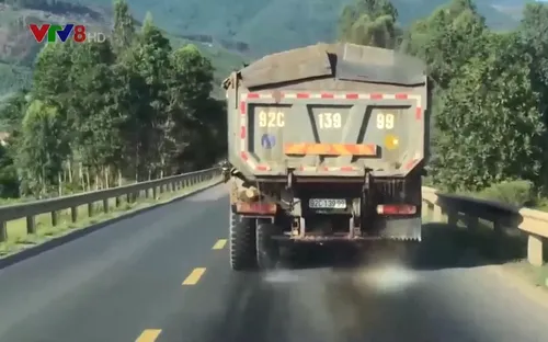 Quảng Nam: xe ben chở cát gây mất an toàn giao thông
