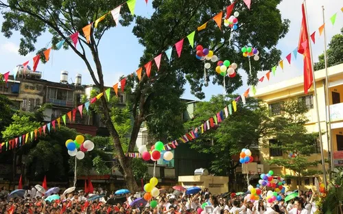 "45 năm - Sen Vàng hội ngộ": Chặng đường hình thành và phát triển đầy tự hào của trường THPT Kim Liên - Hà Nội