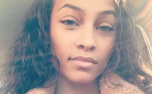 Cô gái nhắn tin cho người cha quá cố suốt 4 năm, bất ngờ nhận được hồi âm