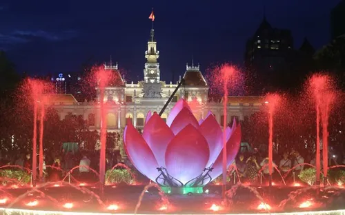 Khánh thành đài phun nước tại phố đi bộ Nguyễn Huệ