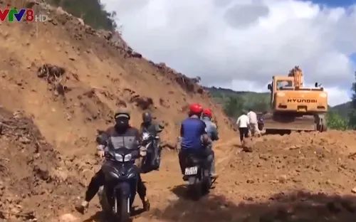 Quảng Ngãi khẩn trương thông tuyến đường sau bão