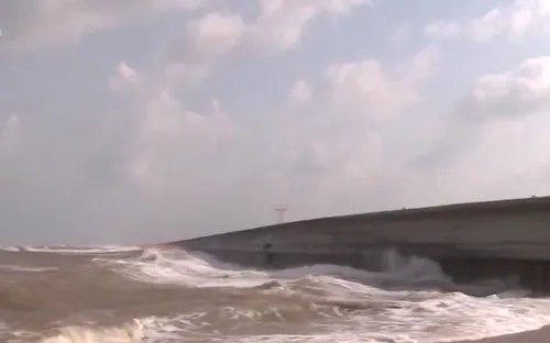 Phú Yên: Kè biển bị ảnh hưởng bởi triều cường