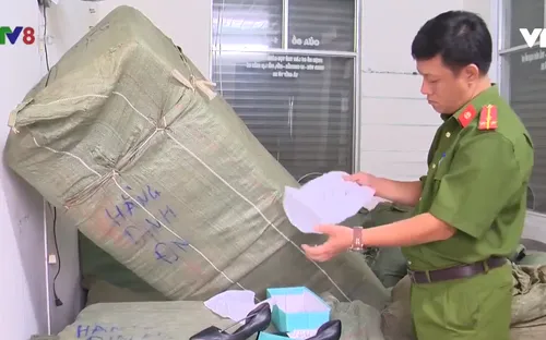 Công an Đà Nẵng bắt đối tượng vận chuyển hàng hóa không rõ nguồn gốc