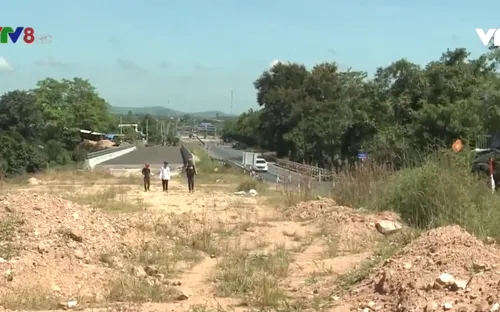 Cầu chờ đường, bất cập trên tuyến đường Hồ Chí Minh