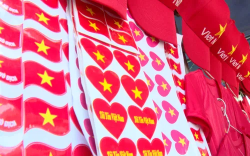 Đa dạng đồ cổ vũ bóng đá nam trận chung kết SEA Games 30