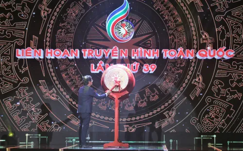 Khai mạc Liên hoan Truyền hình toàn quốc lần thứ 39: Lời chào mừng rộn ràng từ thành phố biển Nha Trang