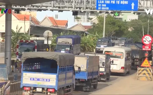 Ngày đầu tiên thu phí, BOT Quốc lộ 26 trên địa bàn tỉnh Khánh Hòa nhiều lần xả trạm
