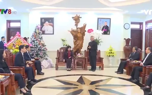 Phó Chủ tịch nước chúc mừng giáng sinh Nghệ An