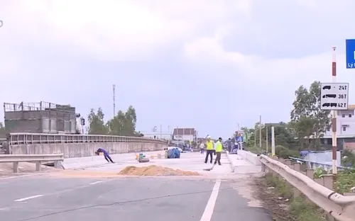 Khắc phục hư hỏng quốc lộ 1 qua tỉnh Bình Định