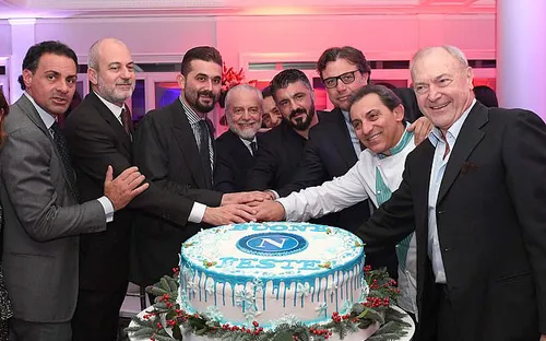 Chủ tịch Napoli, Aurelio de Laurentis cảnh báo các cầu thủ ở bữa tiệc Giáng sinh