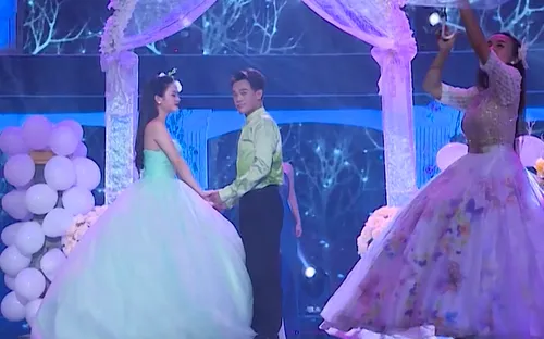 Hãy cùng thưởng thức những bản bolero bất hủ và lắng nghe câu chuyện của nữ ca sĩ Ngọc Liên trong chương trình "Tình ca bất hủ" với chủ đề "Dòng nhạc Bolero - Phần 5" trên kênh VTV8 vào lúc 20h30, chủ nhật, 08/12/2019.