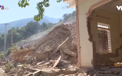 Nghệ An: Các hộ gia đình bị sạt lở ở thị trấn Mường Xén vẫn chưa thể về lại nhà
