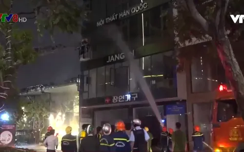 Đà Nẵng: Cháy lớn tại cửa hàng nội thất