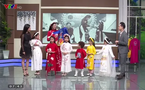 Hoa hậu Ngọc Hân hướng dẫn cách chọn áo dài cho bé ngày Tết