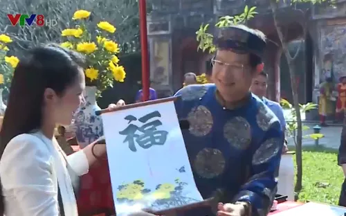 Đại Nội Huế tổ chức lễ hạ nêu, khai ấn tân niên và tặng chữ chúc xuân