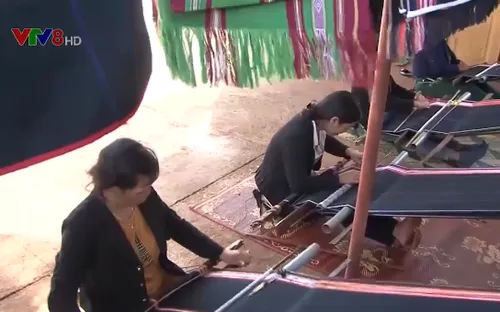 Sôi động làng nghề dệt thổ cẩm ở Tây Nguyên