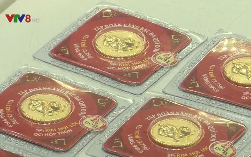 Người dân nườm nượp đi mua vàng ngày vía Thần Tài