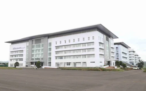 Khánh thành bệnh viện nghìn tỷ đồng từ trái phiếu ở Tây Nguyên