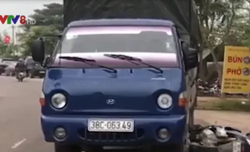 Hà Tĩnh: Công an nổ súng chặn xe gỗ lậu