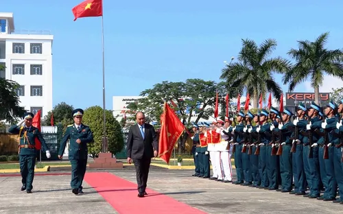 Thủ tướng kiểm tra công tác sẵn sàng chiến đấu của không quân
