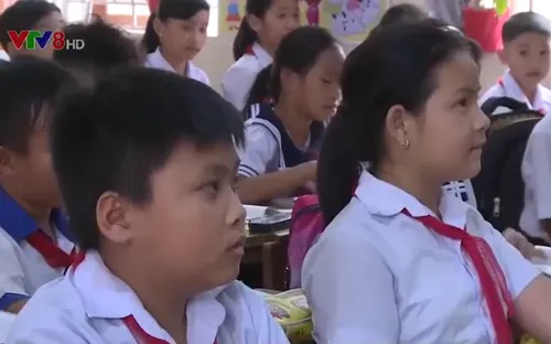 Cảnh báo tình trạng trẻ em đeo trang sức có giá trị