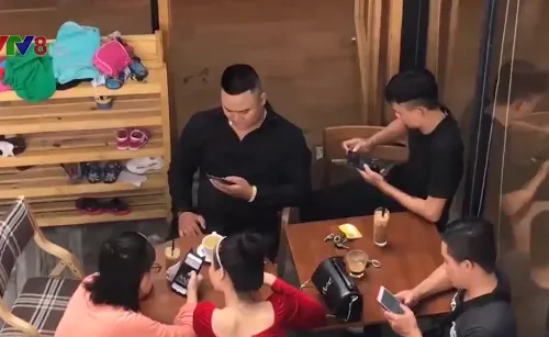 Hãy đặt điện thoại xuống và vui sống!