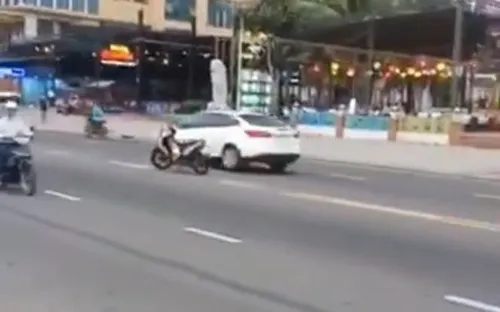 Đà Nẵng chấn chỉnh tình trạng giữ xe tự phát tại biển Mỹ Khê