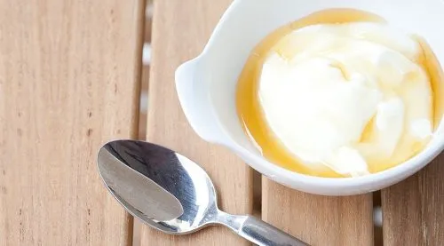 Làm đẹp da tại nhà với sữa chua, mật ong