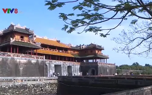 Miễn phí vé cho phụ nữ mặc áo dài tham quan di tích Huế